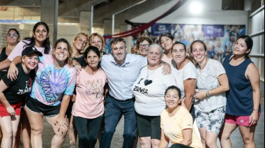 Pilar: Federico Achával se sumó a las actividades de vecinos en el Microestadio municipal