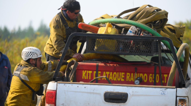 Provincia sigue reforzando el combate de los incendios en la cordillera