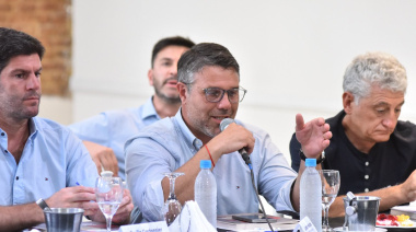 Hourcade en Chascomús: cómo busca traer más trabajo e inversión a Magdalena