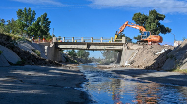 Reconstrucción del canal Maldonado: comenzó la etapa de demolición del puente de Pampa Central