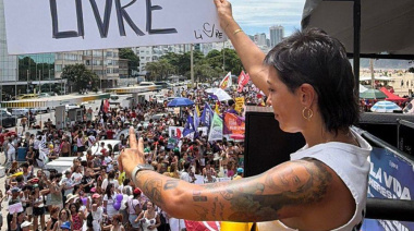 Mayra Mendoza en la marcha del 8m en Brasil: “mientras Cristina está presa, Milei destruye la argentina”