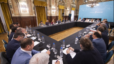 Intendentes llegan a la gobernación con reclamos, súplicas y reclamos a Milei