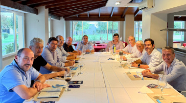 El Grupo de los 12 de la Quinta junta fuerzas y cuetiona a Milei