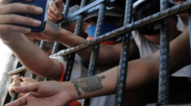 Un proyecto en Buenos Aires reabre el debate sobre presos, celulares y control estatal