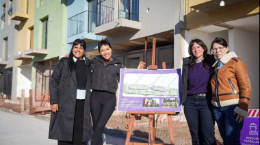 Mayra Mendoza: “Frente al desfinanciamiento nacional, seguimos impulsando vivienda”