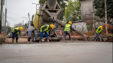 El municipio de Moreno avanza con obras de asfaltado y mejoramiento vial en todo el distrito