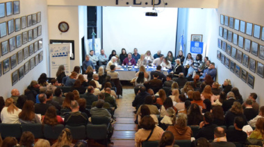 Un gremio docente define si acepta o rechaza el aumento que ofreció la Provincia