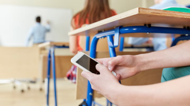 La Legislatura aprobó la regulación del uso de celulares en las escuelas secundarias bonaerenses