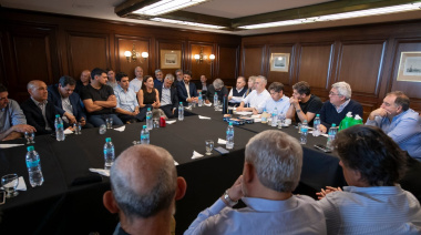¿No era año en construcción? Kicillof candidato se reunió con peronistas de Santa Fe