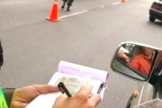 La Defensoría pidió que las personas con multas impagas igual puedan renovar la licencia de conducir