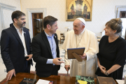 Kicillof: “El Papa insistió en tenderle una mano a los que más lo necesitan”