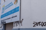 Vandalizan una unidad básica en Necochea y dejan mensajes pro-dictadura