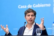 Kicillof aumentó 2 kilos de Cuadrada y un pack de cerveza a estatales, policías y maestros