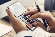 La tensión por el pago de sueldos y aguinaldos crece en varios distritos bonaerenses