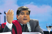 Mario Ishii prepara un cónclave de intendentes peronistas y la interna queda de lado