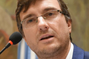 Morón: Jugada artera de Lucas Ghi con el aval de Kicillof desató la bronca en el distrito