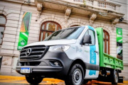 Denuncian que un camión donado para reciclar en Ensenada es utilizado para colocar cartelería del MDF