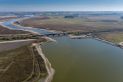 Cuando cargues nafta, mirá el ticket: el freno a la obra pública y el Plan Maestro del Río Salado