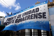 Los docentes bonaerenses presionan a Kicillof y exigen reabrir la paritaria: “Es urgente”