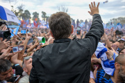 Discurso de Kicillof: el control remoto, la oficina y la victimización como reclutadora de apoyo