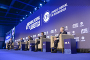 Kicillof reclamó un plan nacional de infraestructura y logística: “La Argentina no puede privarse de tenerlo”