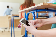 La Legislatura aprobó la regulación del uso de celulares en las escuelas secundarias bonaerenses