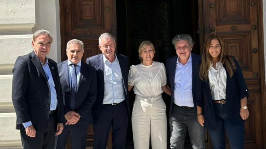 Kicillof tiende puentes con Emilio Monzó para armar un frente electoral de centro