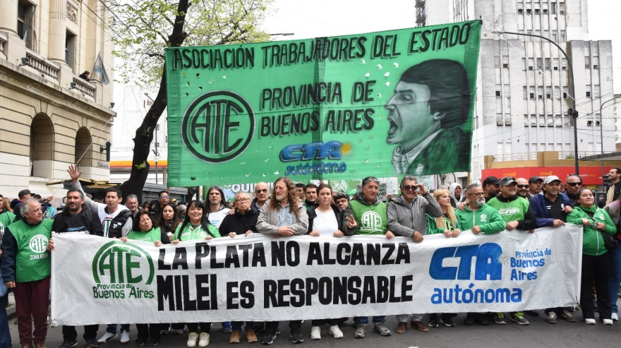 "Era enfrente, ATE": La Asociación Trabajadores del Estado marchó a la Legislatura por pases a planta